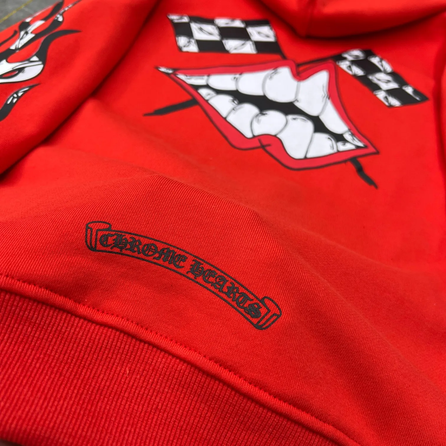 P240 Chrome Hearts Autumn and Winter 2025 Available at counters simultaneously ❤️ Chrome Hearts Mattyboy graffiti red mouth limited edition sweatshirt Imported environmentally friendly glue printing and dyeing Improved customized version 1:1 High-gram weight high-quality fabric Recommended color: Customized red Code numbers: S, M, L, XL